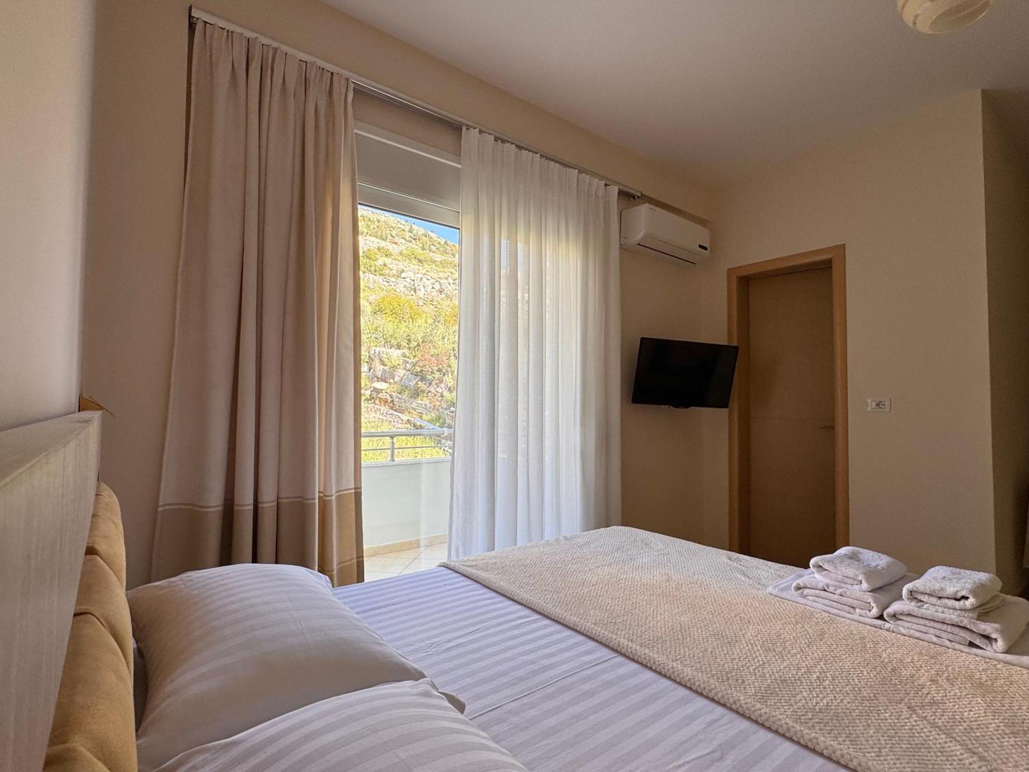Vila Majola Sarandë 外观 照片